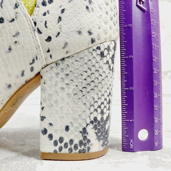 Steve Madden Rookie Snake Print Pull On Block Heel Ankle Boots T593 - Picture 9 of 16